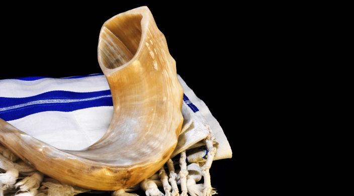 shofar leaning on tallit