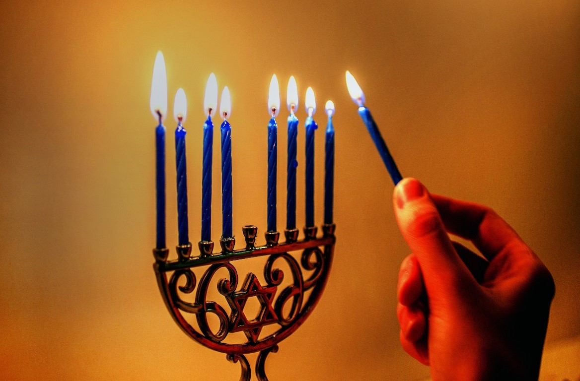 hanukkah menorah