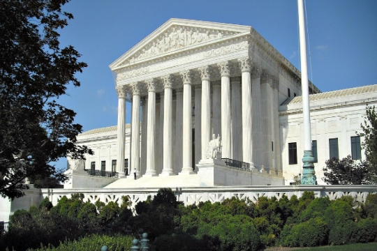 US Supreme Court building on a sunny day 