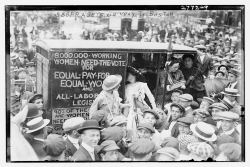 suffragettes going to Boston