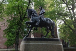 Statue of Paul Revere atop a horse